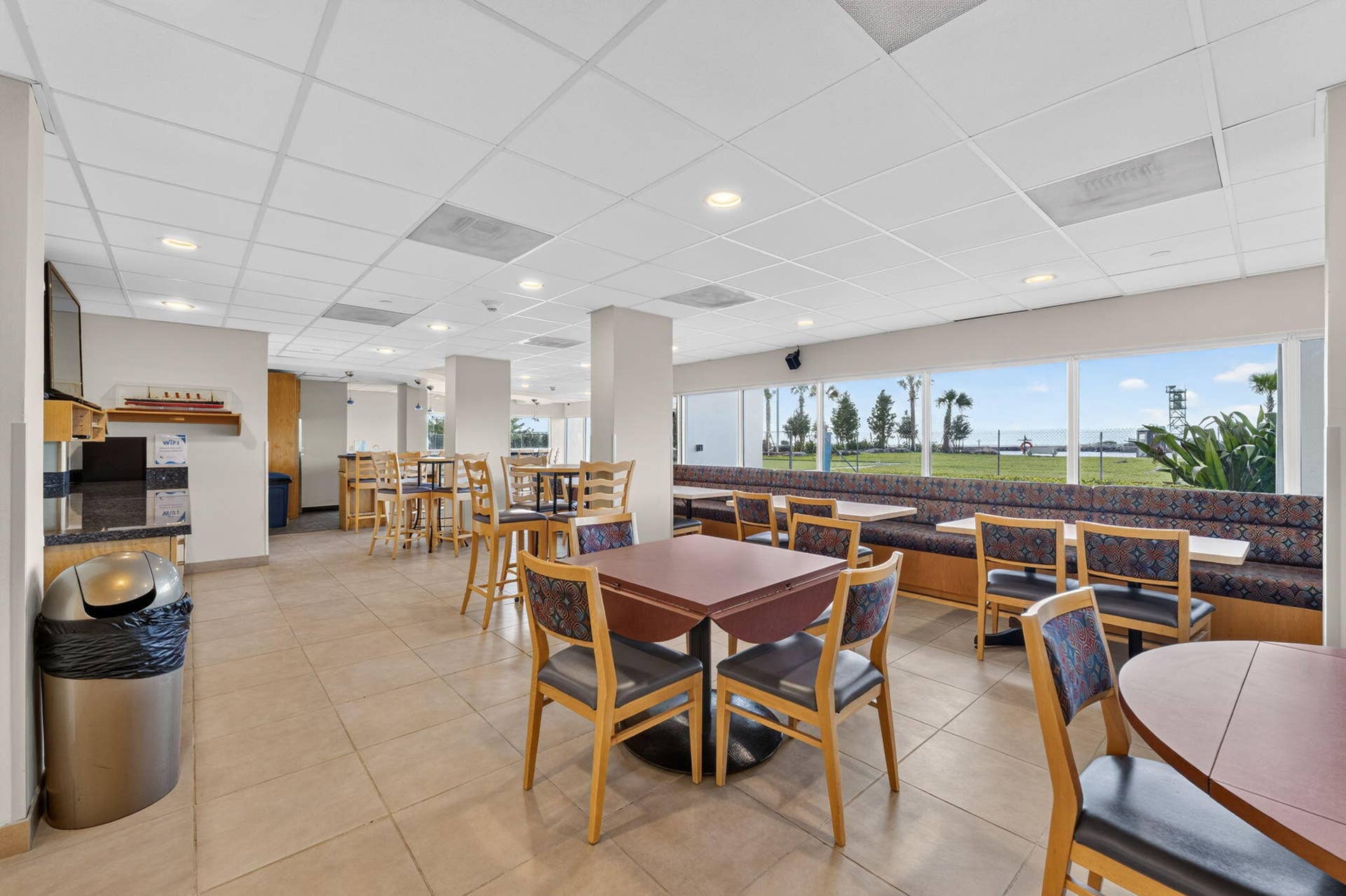 2100 S Ocean Drive, #15E, Fort Lauderdale, FL 33316 Community Room