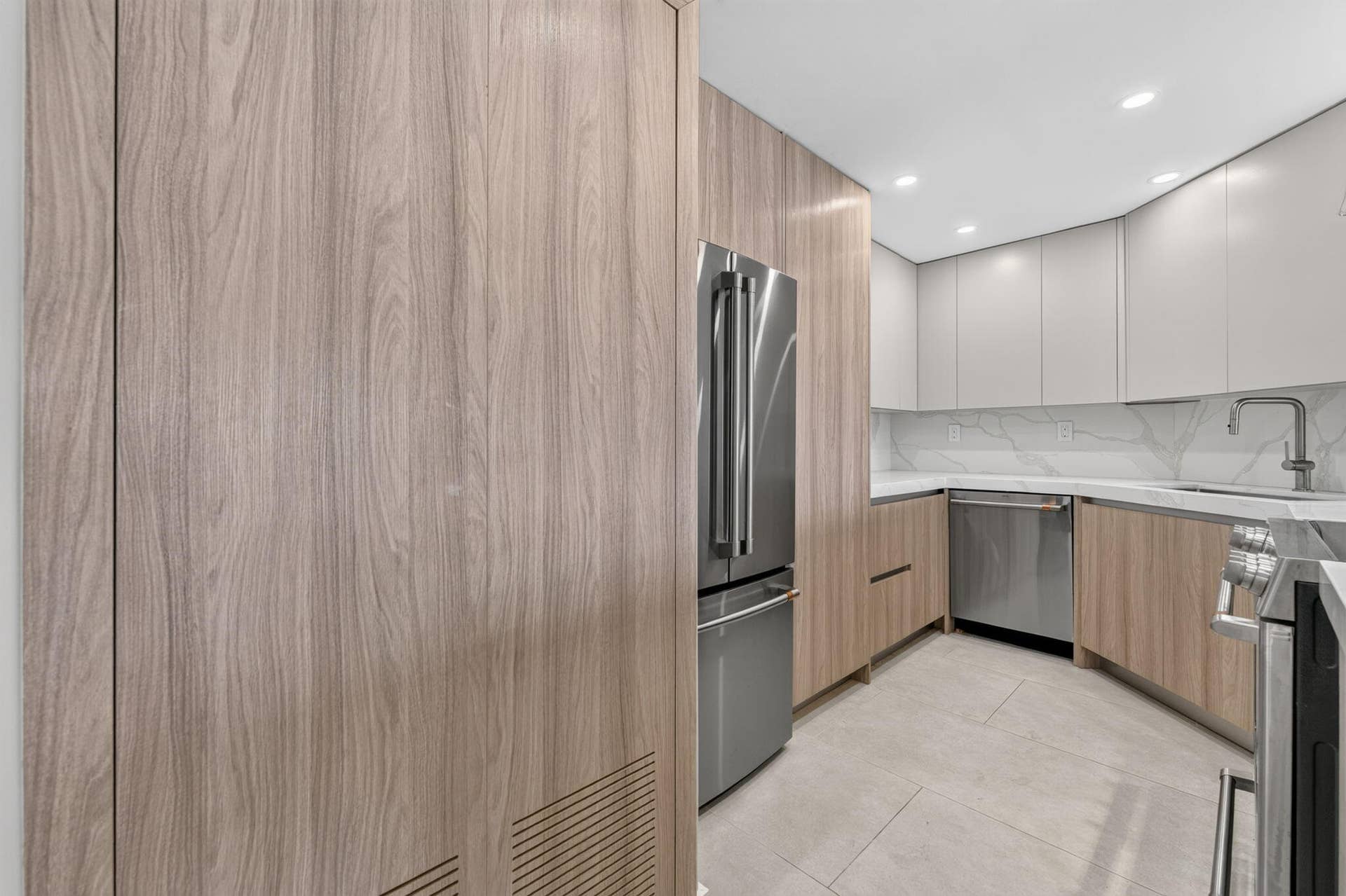 2100 S Ocean Drive, #15E, Fort Lauderdale, FL 33316 Kitchen