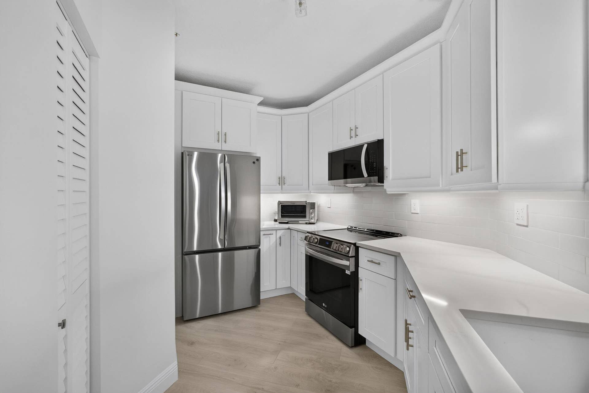 300 UNO LAGO Drive, #104, Juno Beach, FL 33408 Refrigerator 2022