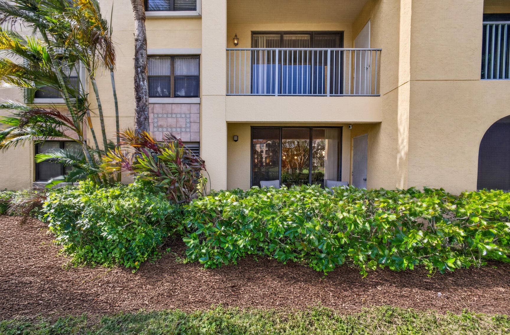 300 UNO LAGO Drive, #104, Juno Beach, FL 33408 Rear View