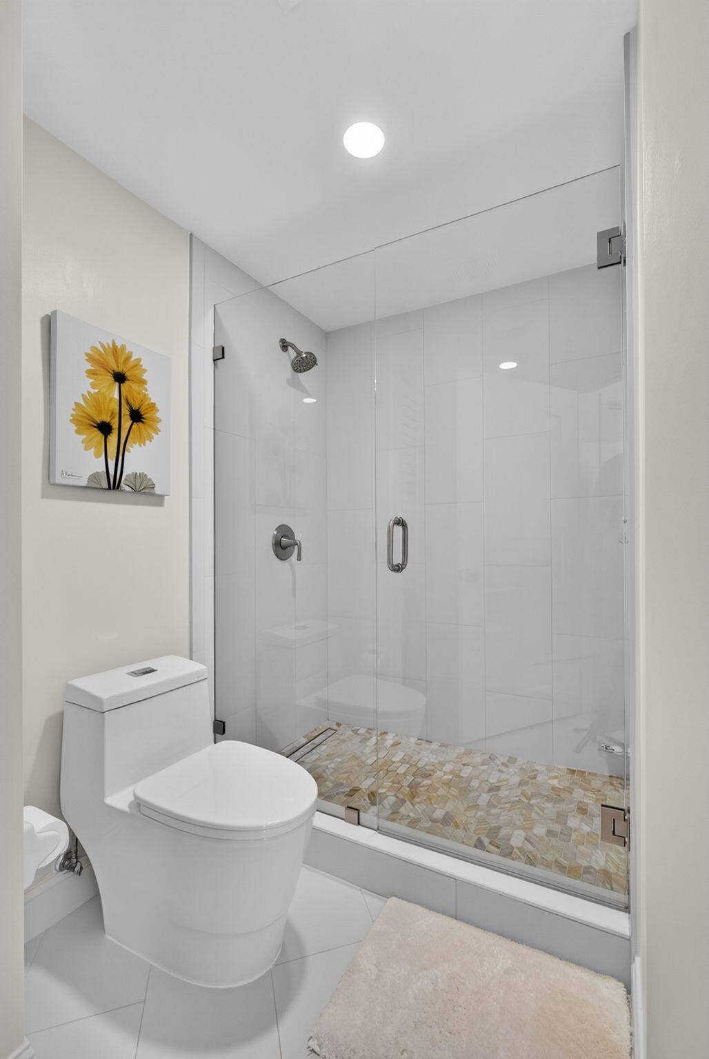 300 UNO LAGO Drive, #104, Juno Beach, FL 33408 Master Bath