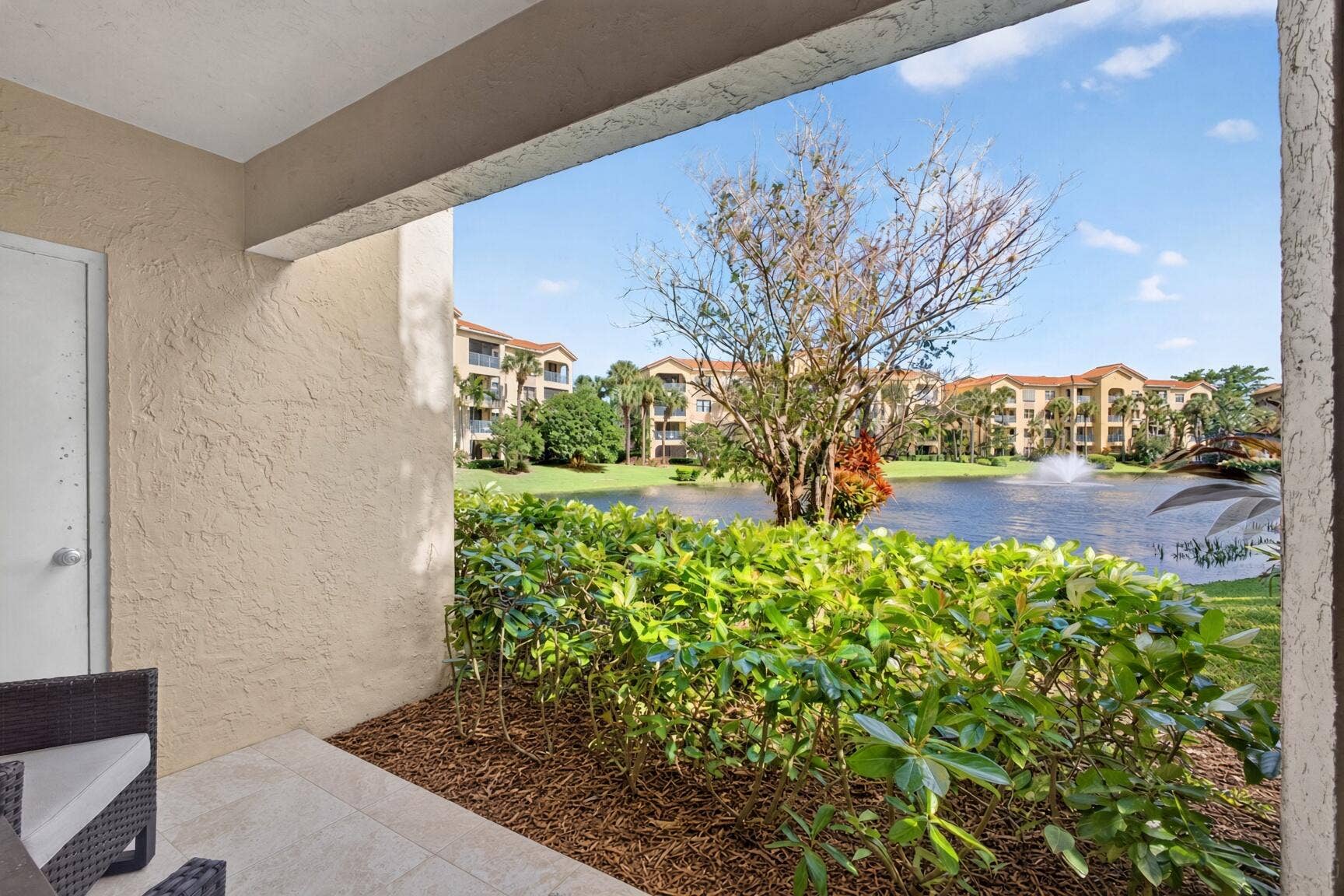 300 UNO LAGO Drive, #104, Juno Beach, FL 33408 Back Patio