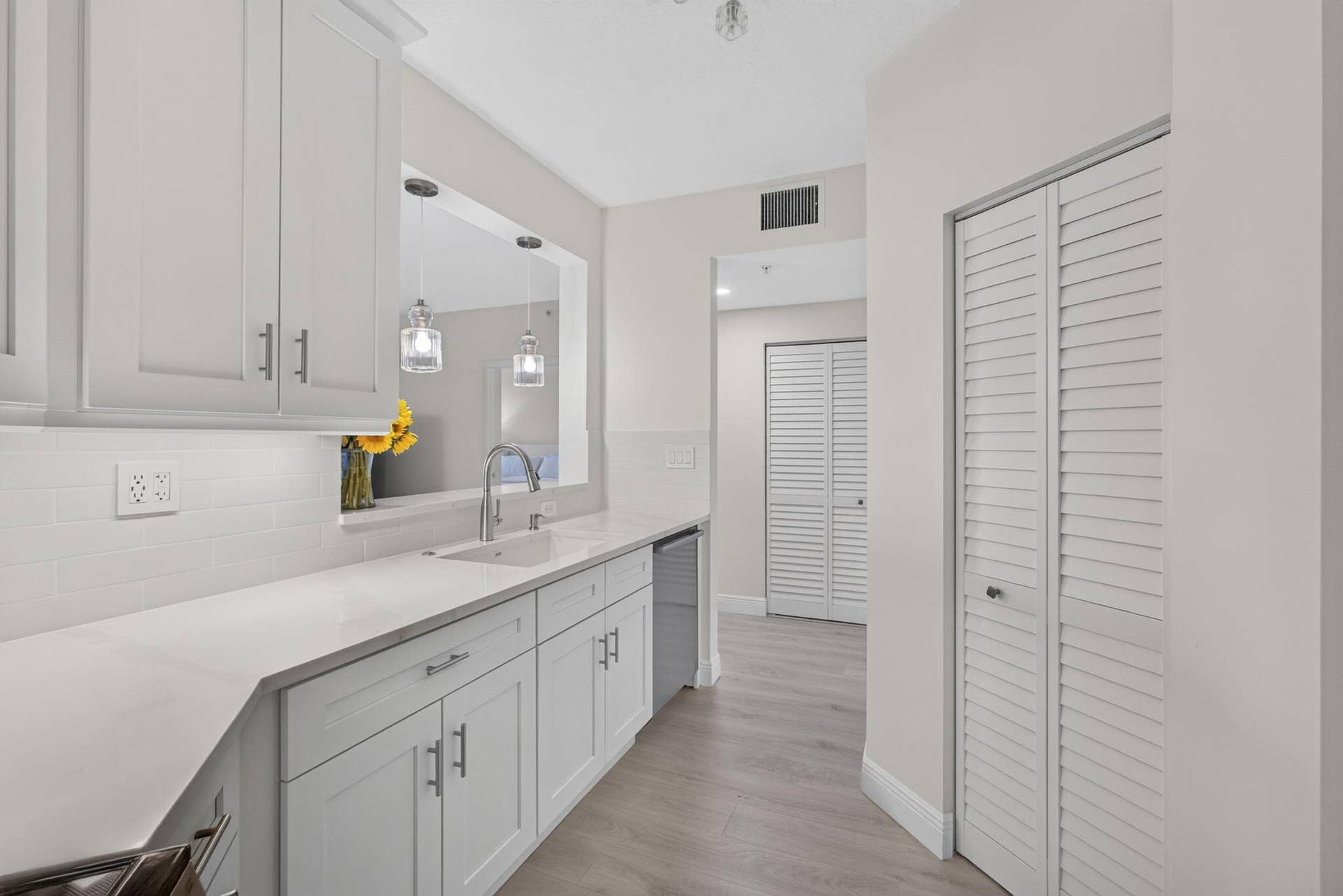 300 UNO LAGO Drive, #104, Juno Beach, FL 33408 Kitchen