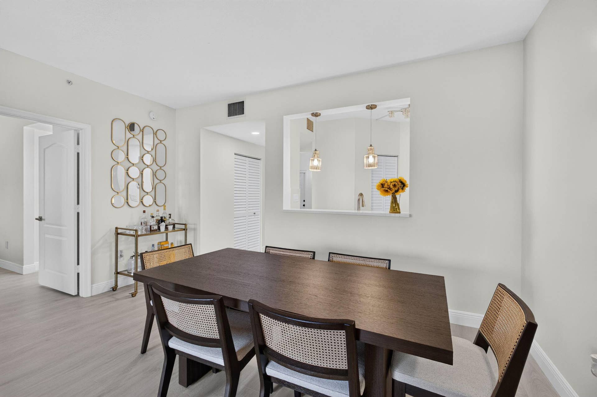 300 UNO LAGO Drive, #104, Juno Beach, FL 33408 Dining Area