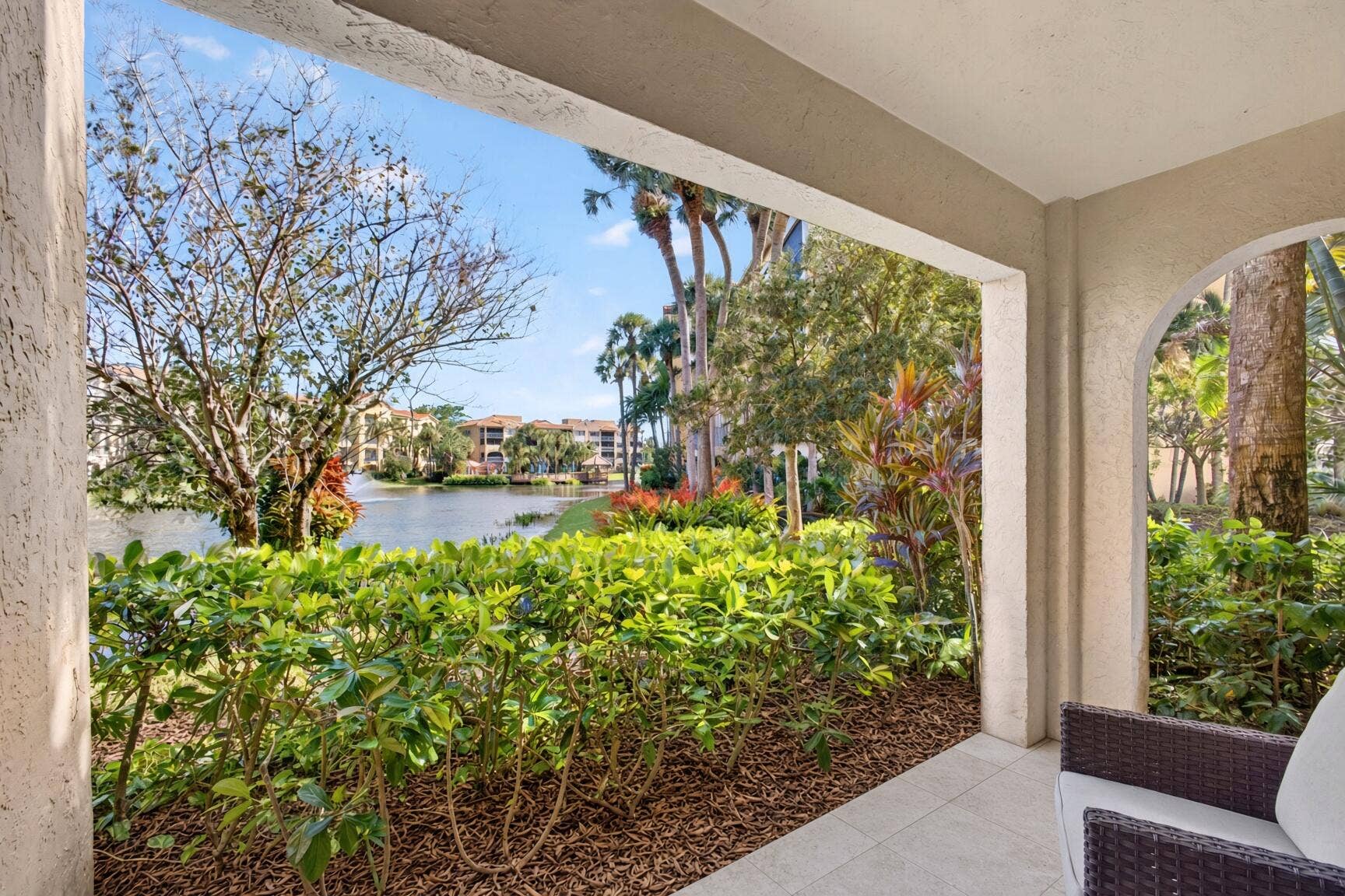 300 UNO LAGO Drive, #104, Juno Beach, FL 33408 Back Patio