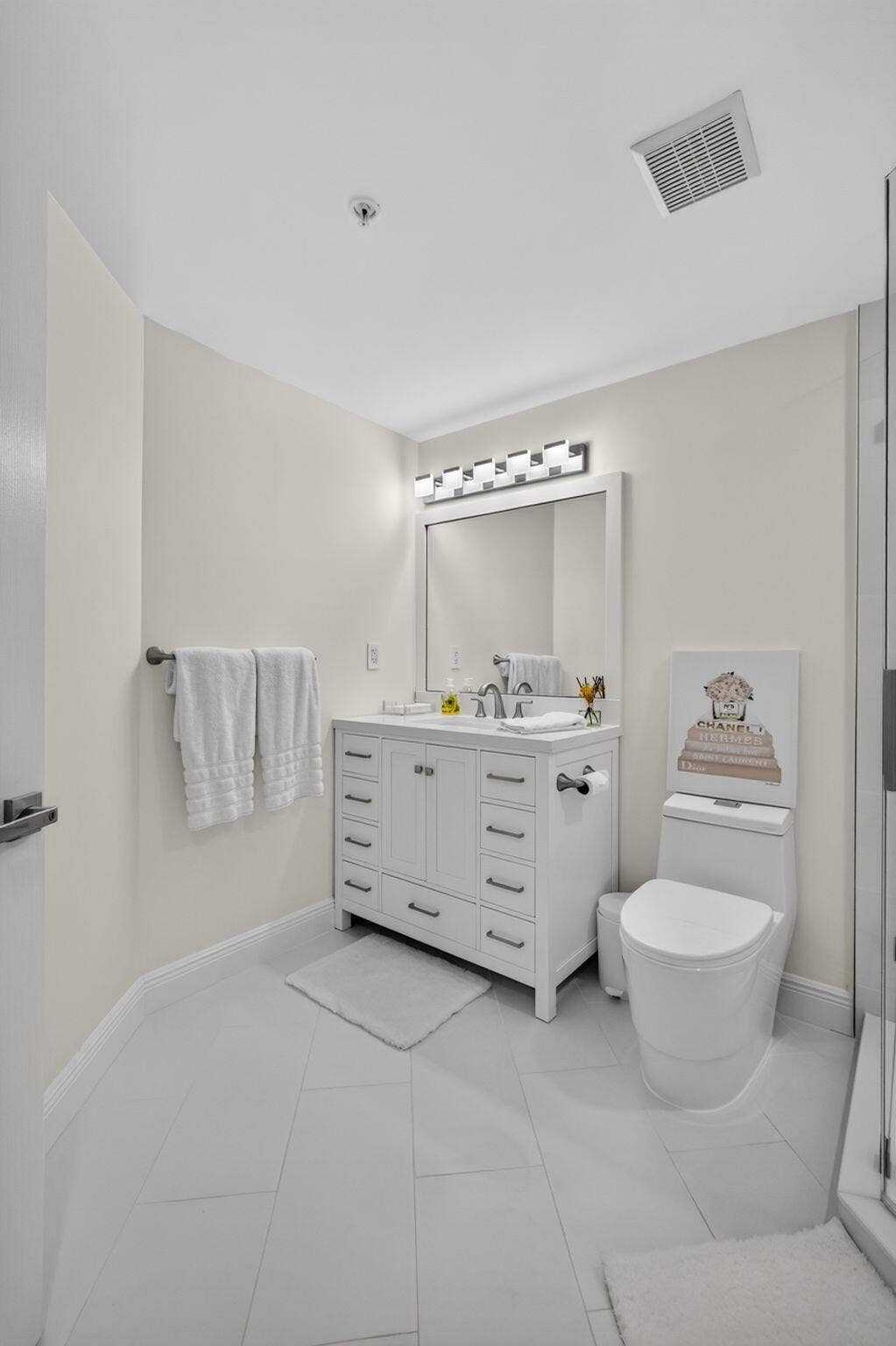 300 UNO LAGO Drive, #104, Juno Beach, FL 33408 Guest Bath