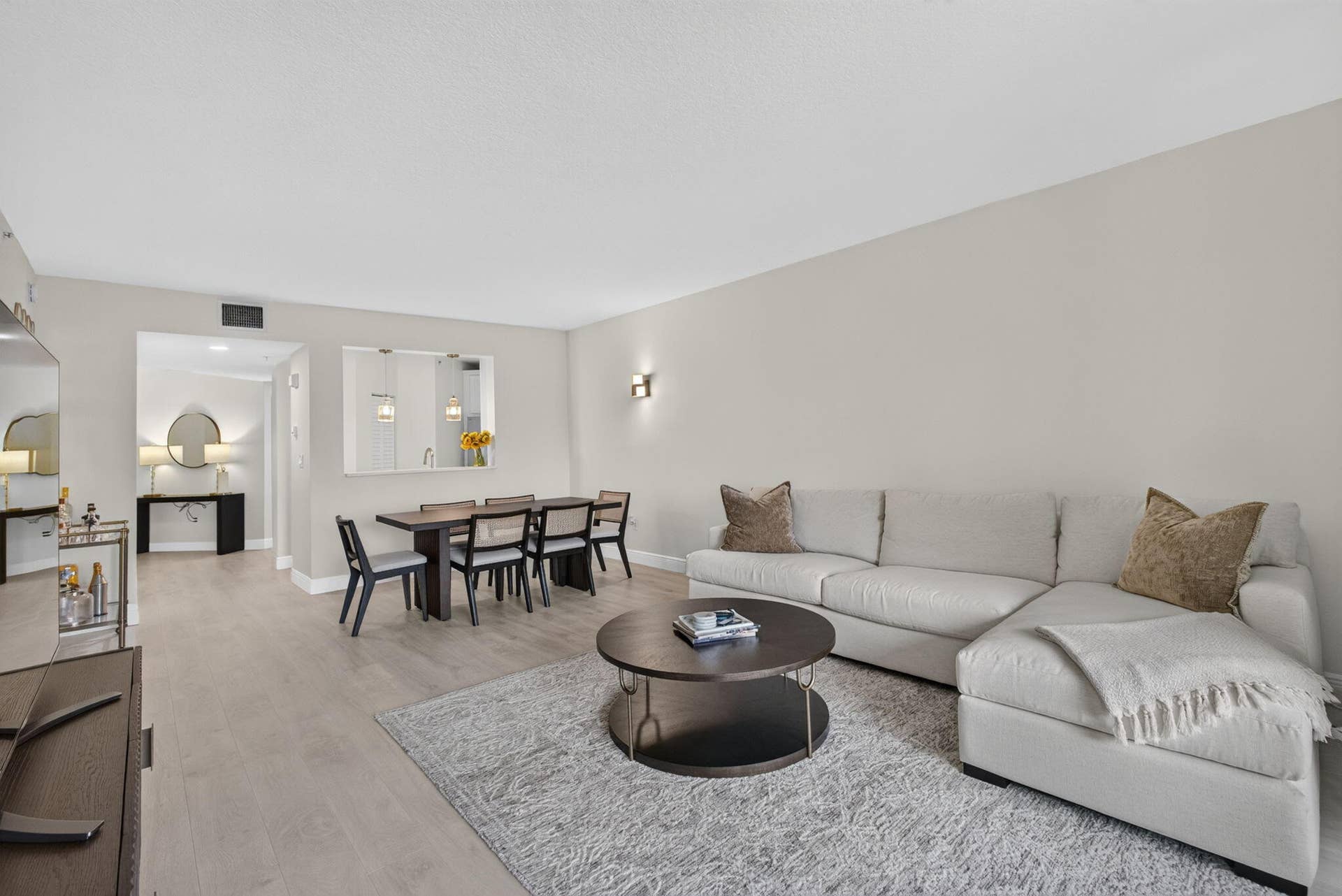 300 UNO LAGO Drive, #104, Juno Beach, FL 33408 Living Room