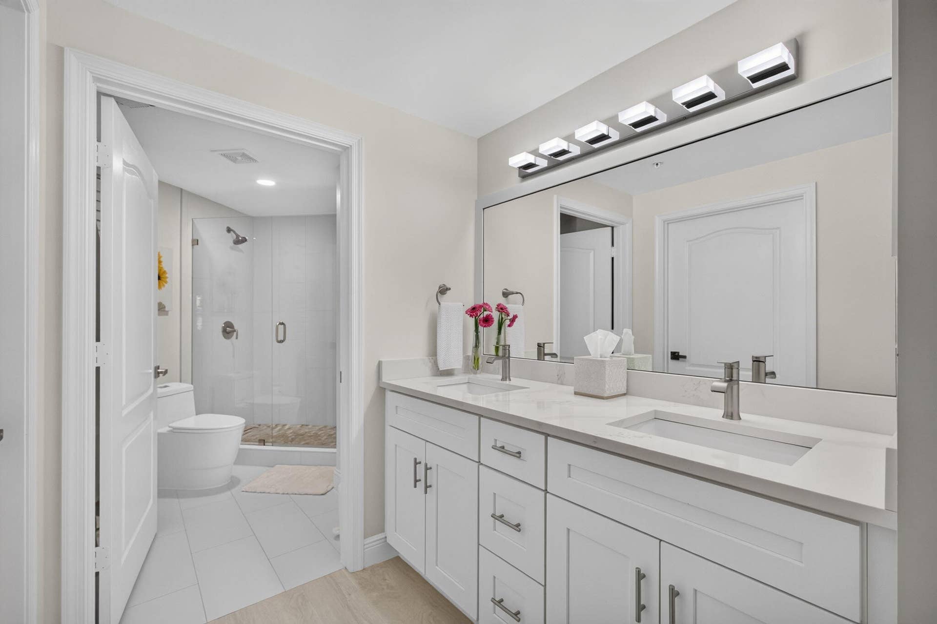 300 UNO LAGO Drive, #104, Juno Beach, FL 33408 Master Bath