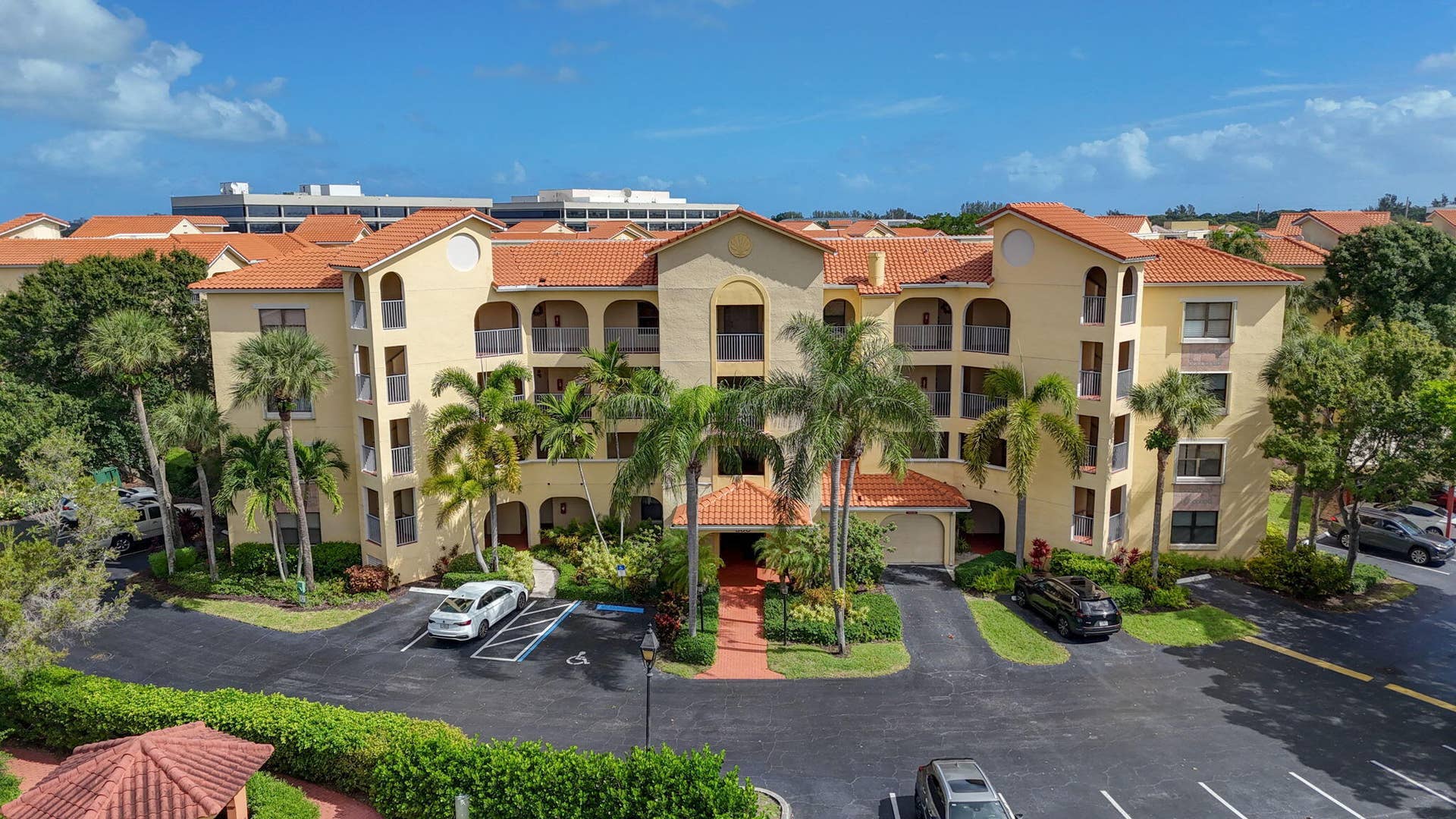 300 UNO LAGO Drive, #104, Juno Beach, FL 33408 Front of Building