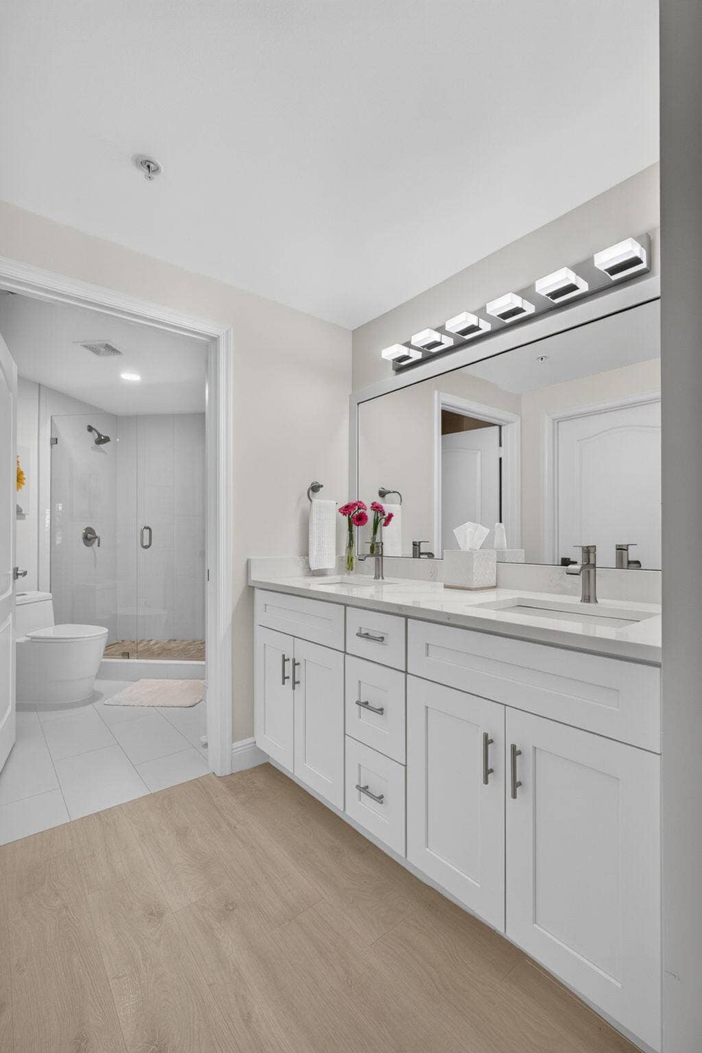 300 UNO LAGO Drive, #104, Juno Beach, FL 33408 Master Bath