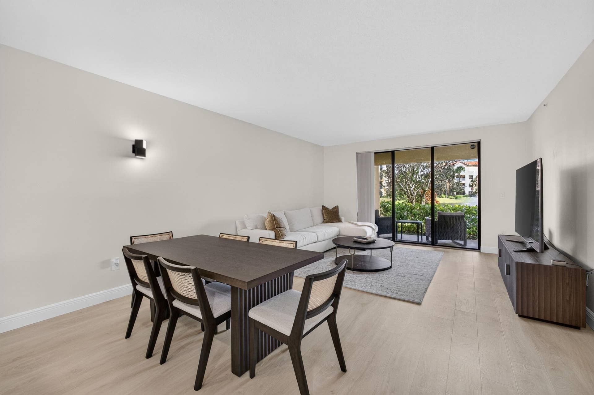 300 UNO LAGO Drive, #104, Juno Beach, FL 33408 Dining/Living Room