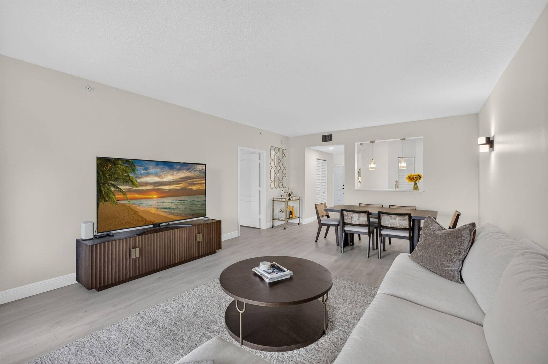 300 UNO LAGO Drive, #104, Juno Beach, FL 33408 Living/Dining Room