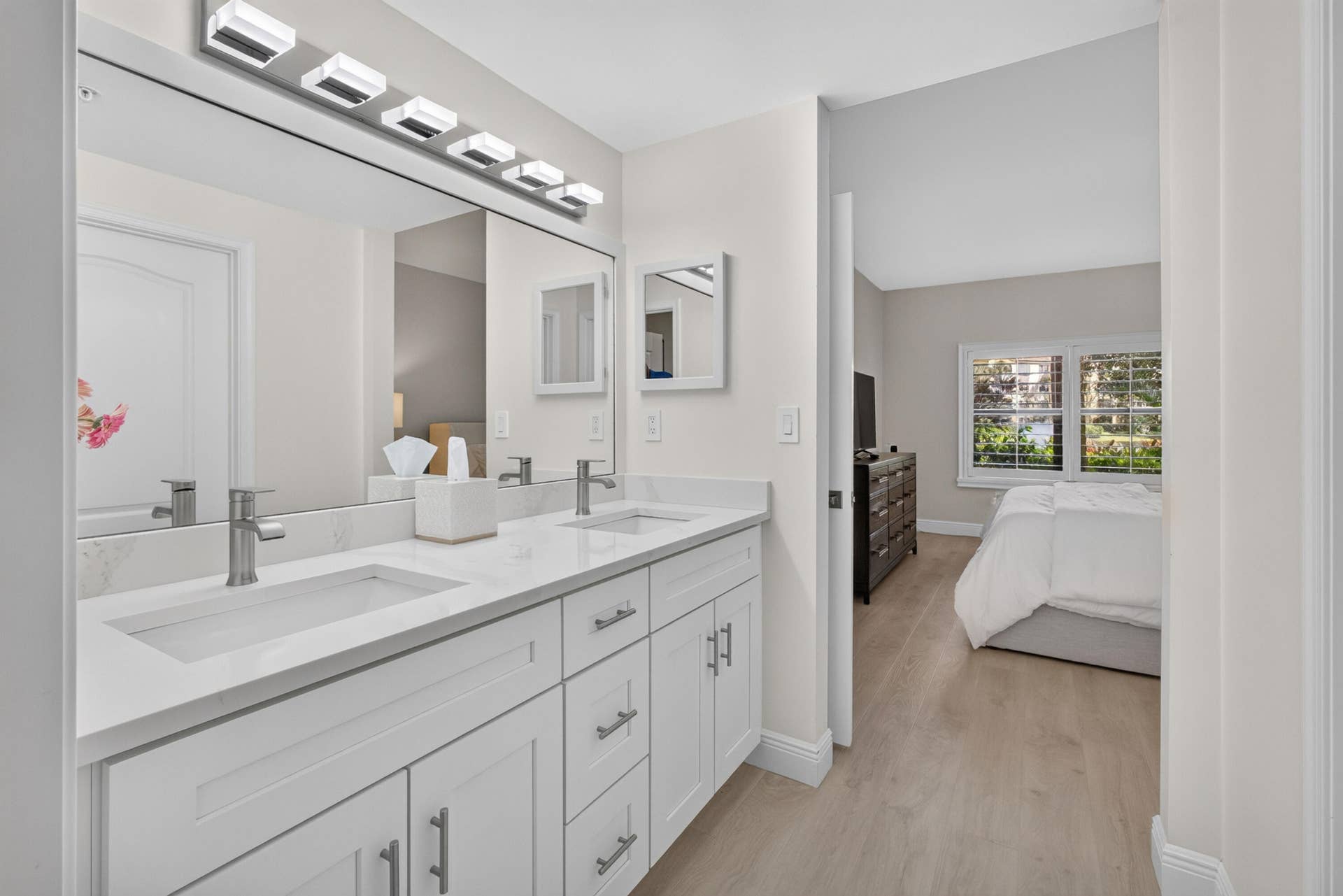 300 UNO LAGO Drive, #104, Juno Beach, FL 33408 Master Bath
