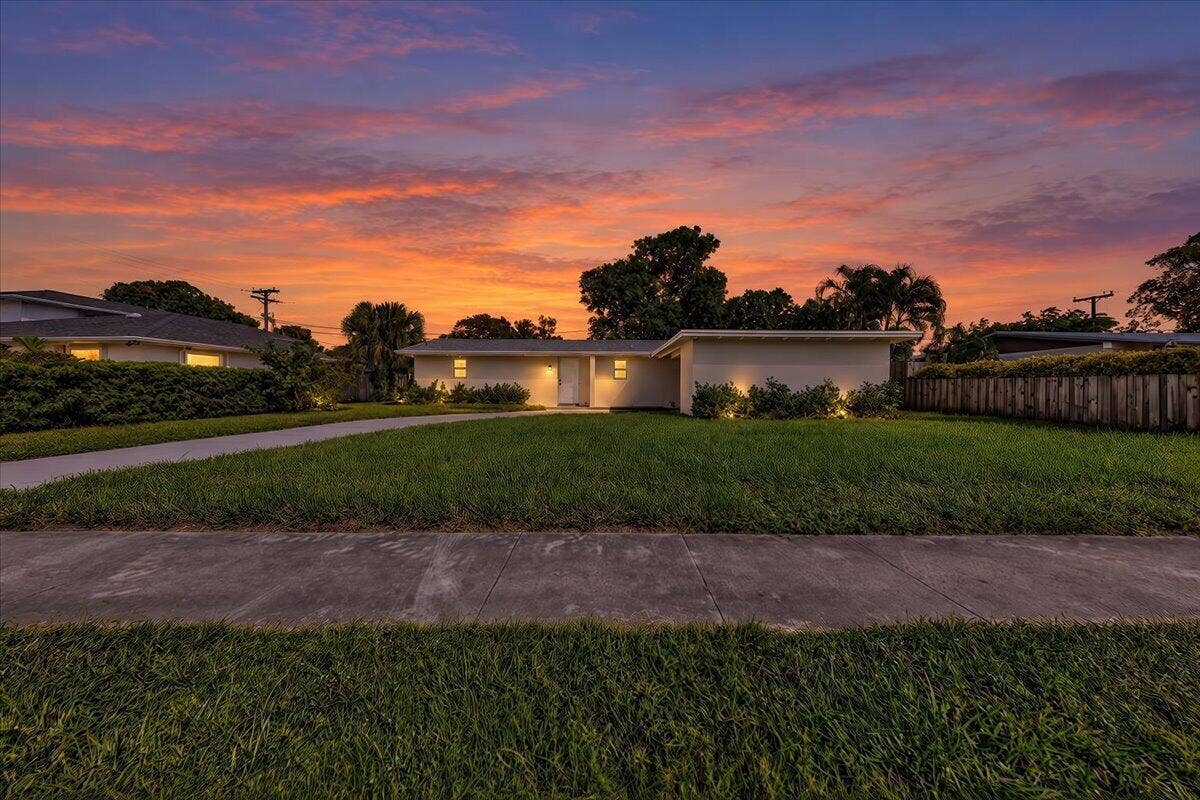 1463 8th Street, West Palm Beach, FL 33401 01-Twilight front