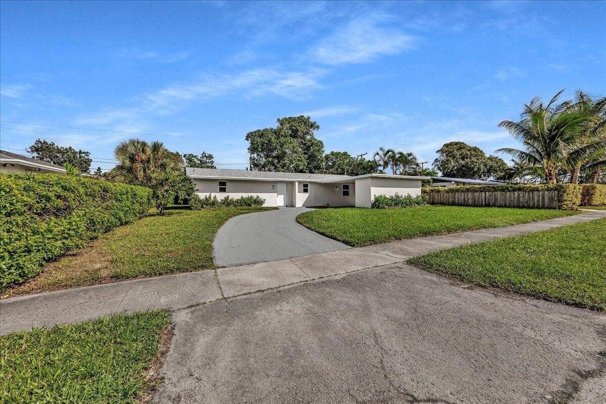 1463 8th Street, West Palm Beach, FL 33401 05-306A8839