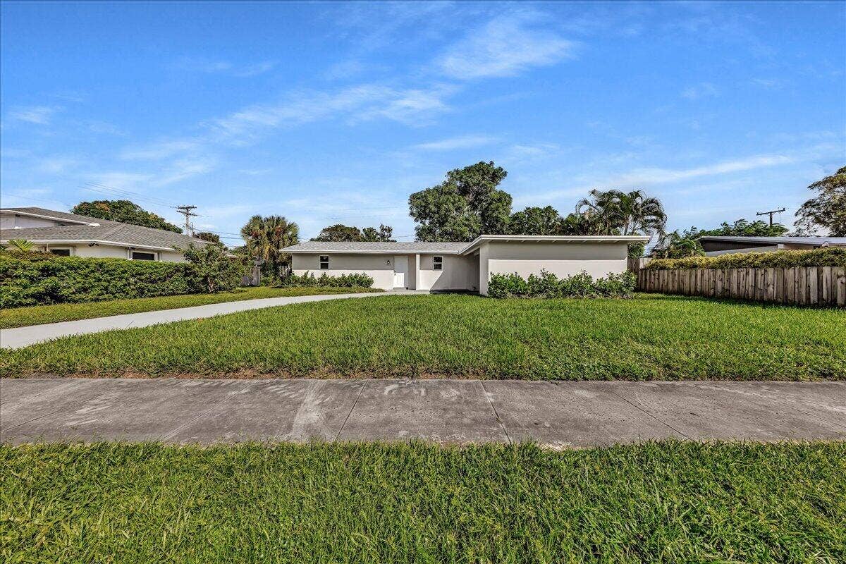 1463 8th Street, West Palm Beach, FL 33401 04-306A8836