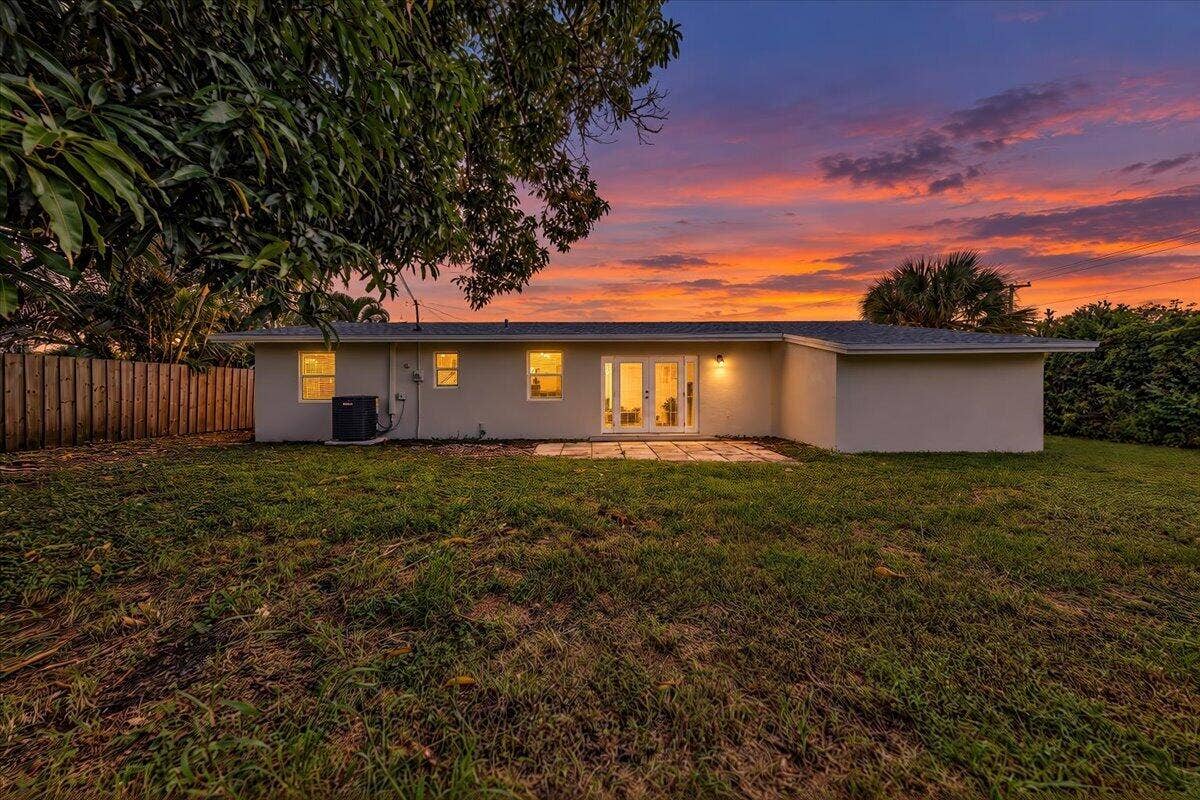 1463 8th Street, West Palm Beach, FL 33401 02-Twilight Back