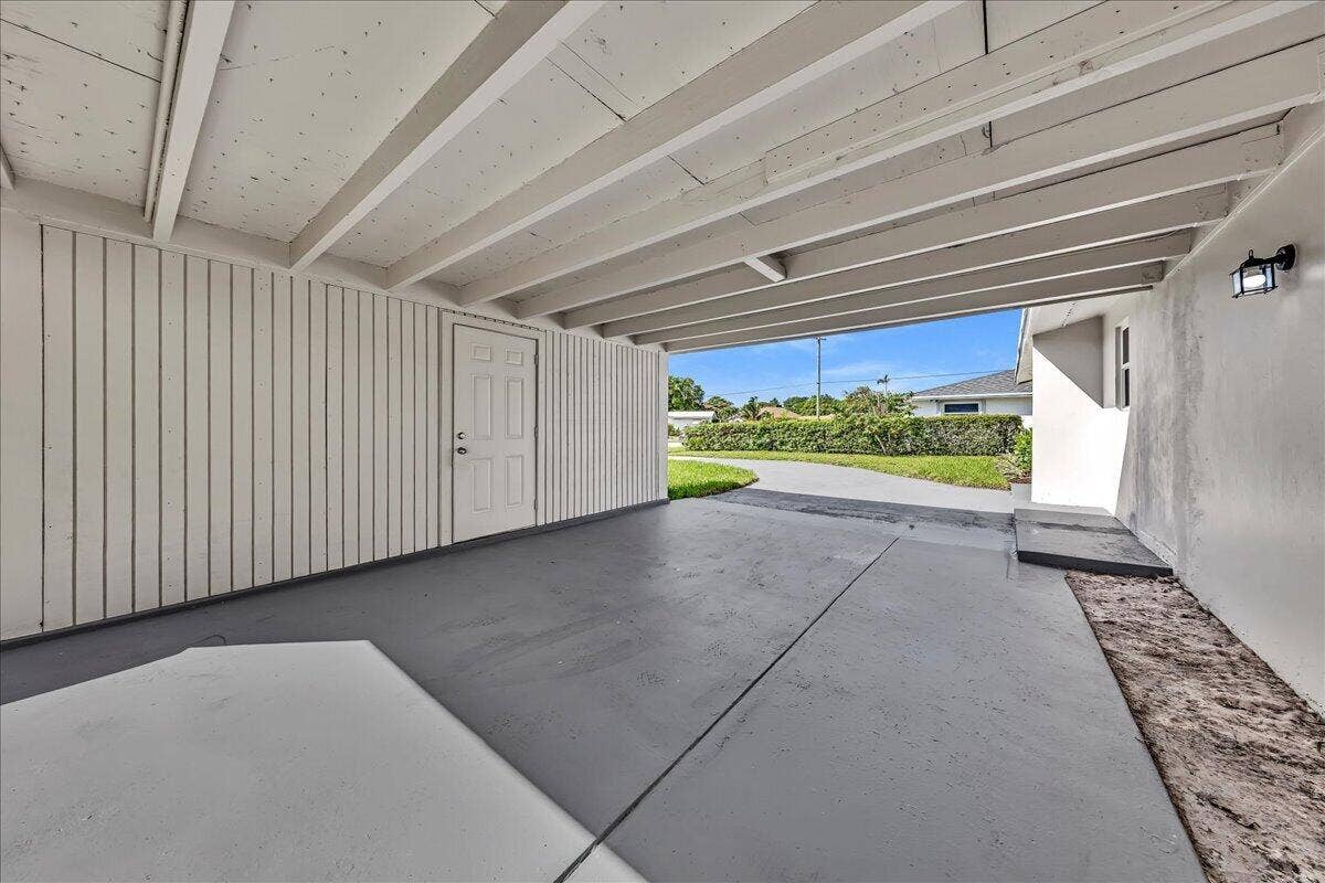 1463 8th Street, West Palm Beach, FL 33401 10-306A8854