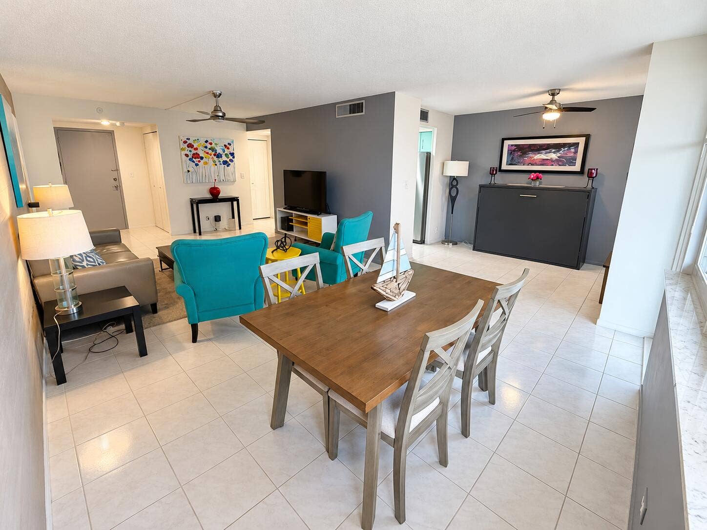 251 174TH Street, #707, Sunny Isles Beach, FL 33160 Sala-comedor contempornea con detalles