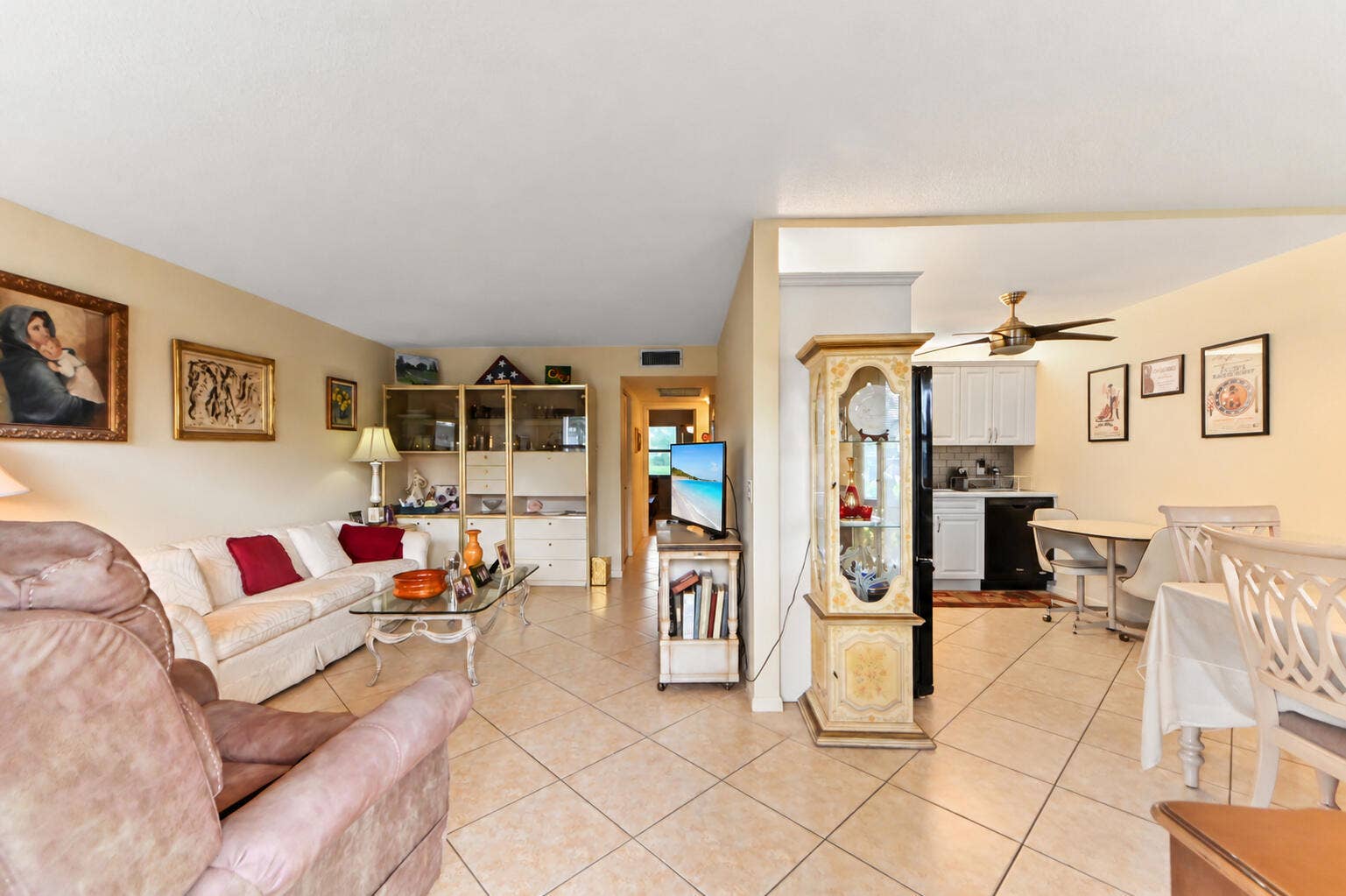 1052 Rexford C, Boca Raton, FL 33434 05 Living room overview