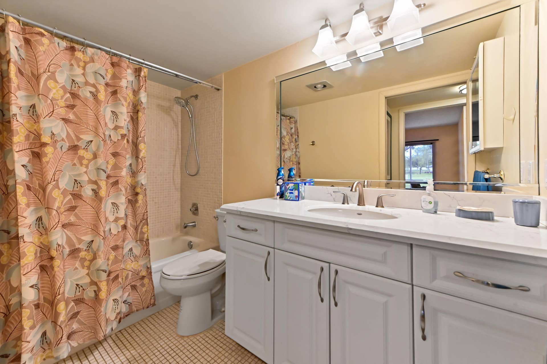 1052 Rexford C, Boca Raton, FL 33434 15 Bathroom with curtained tub