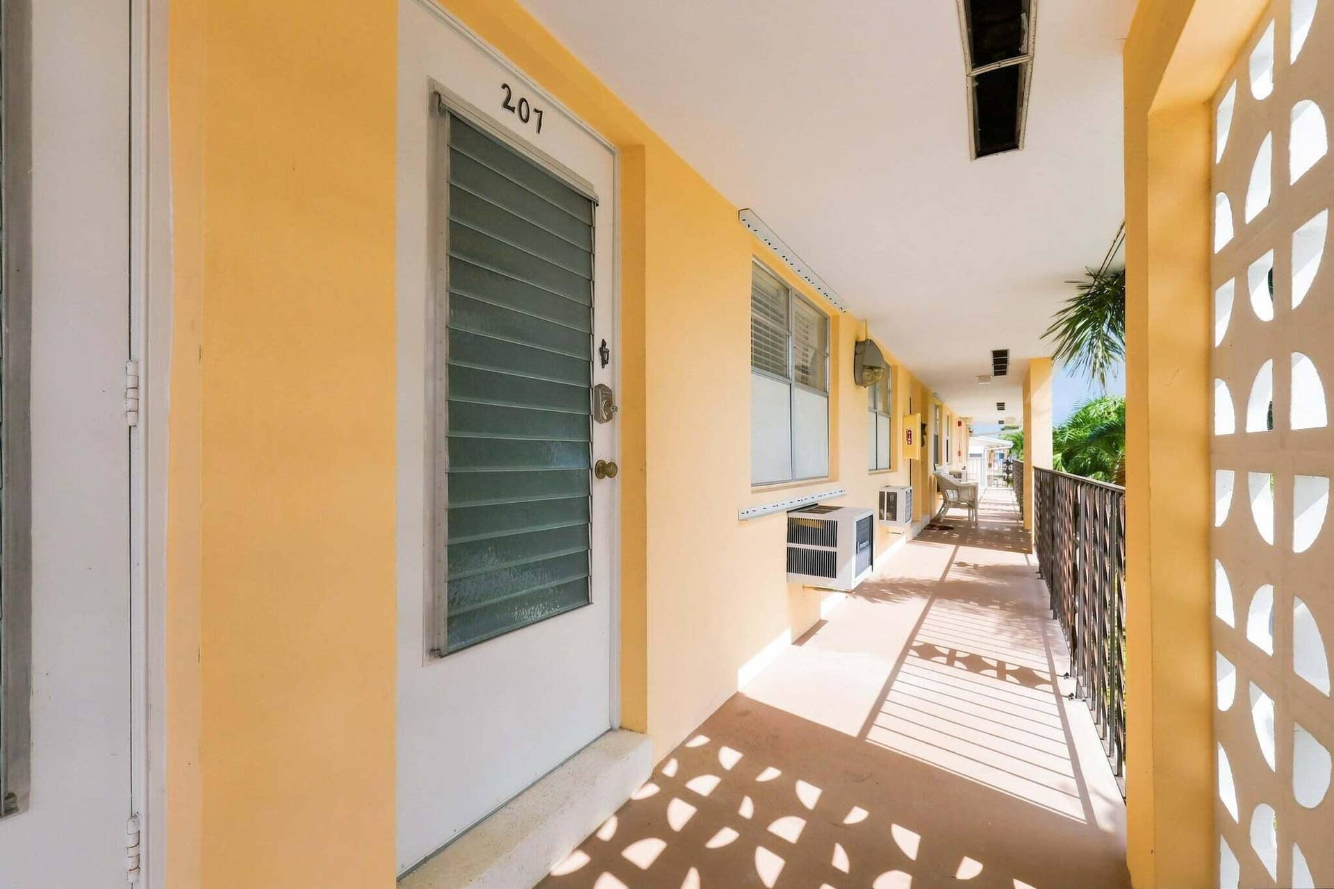 2111 NE 56TH Street, #207, Fort Lauderdale, FL 33308 06-1Z3A1093