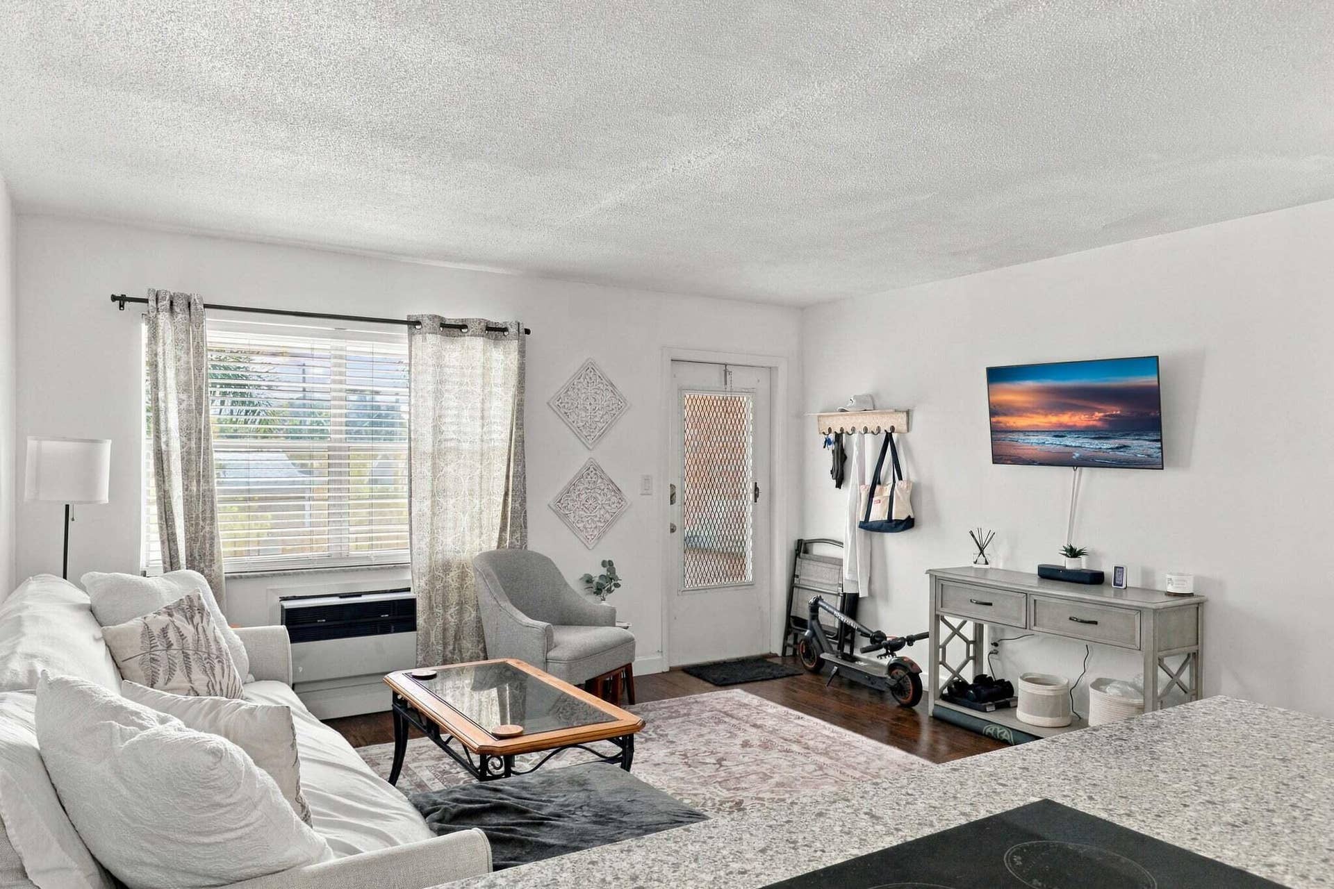 2111 NE 56TH Street, #207, Fort Lauderdale, FL 33308 11-1Z3A1048
