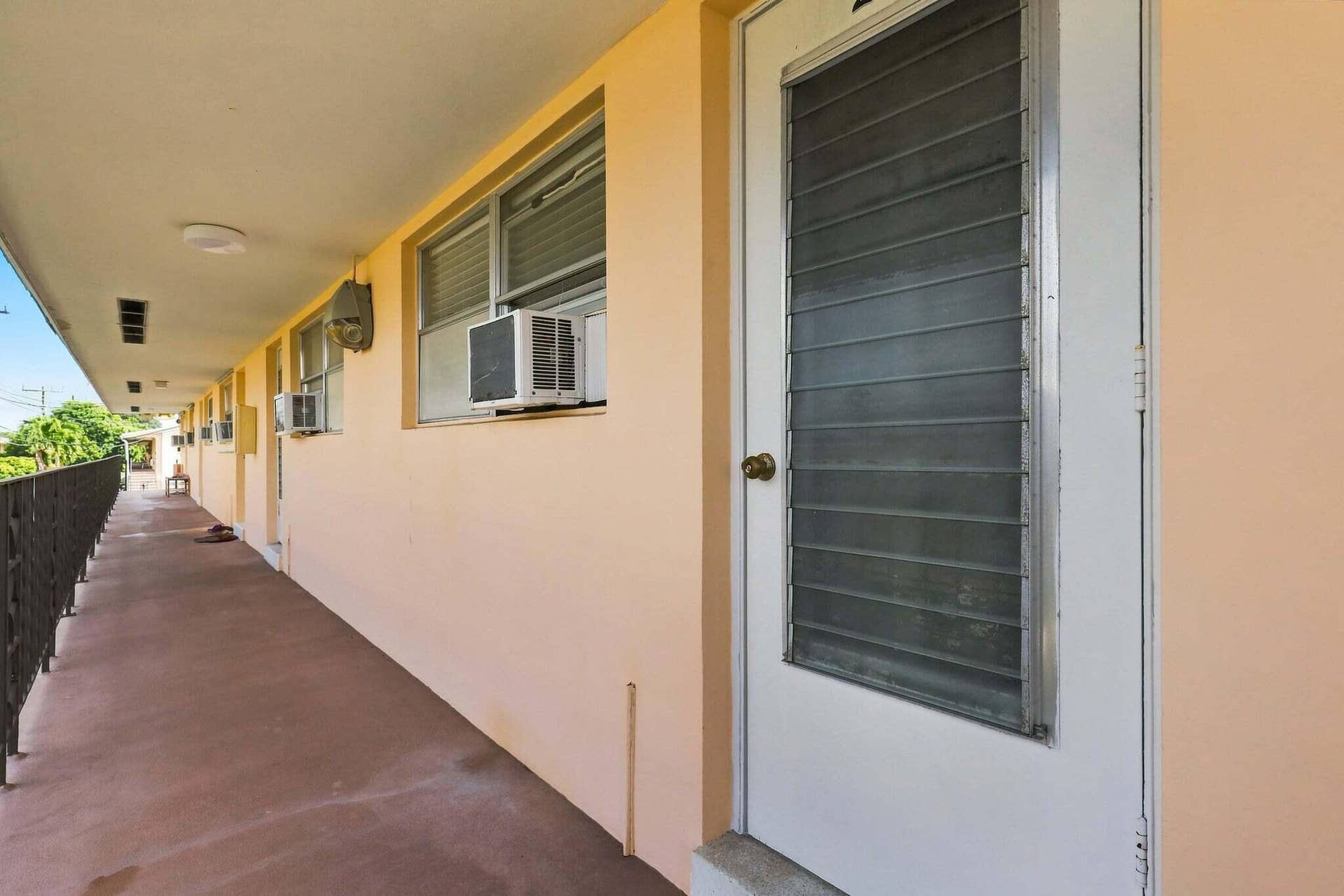 2111 NE 56TH Street, #207, Fort Lauderdale, FL 33308 05-1Z3A1084