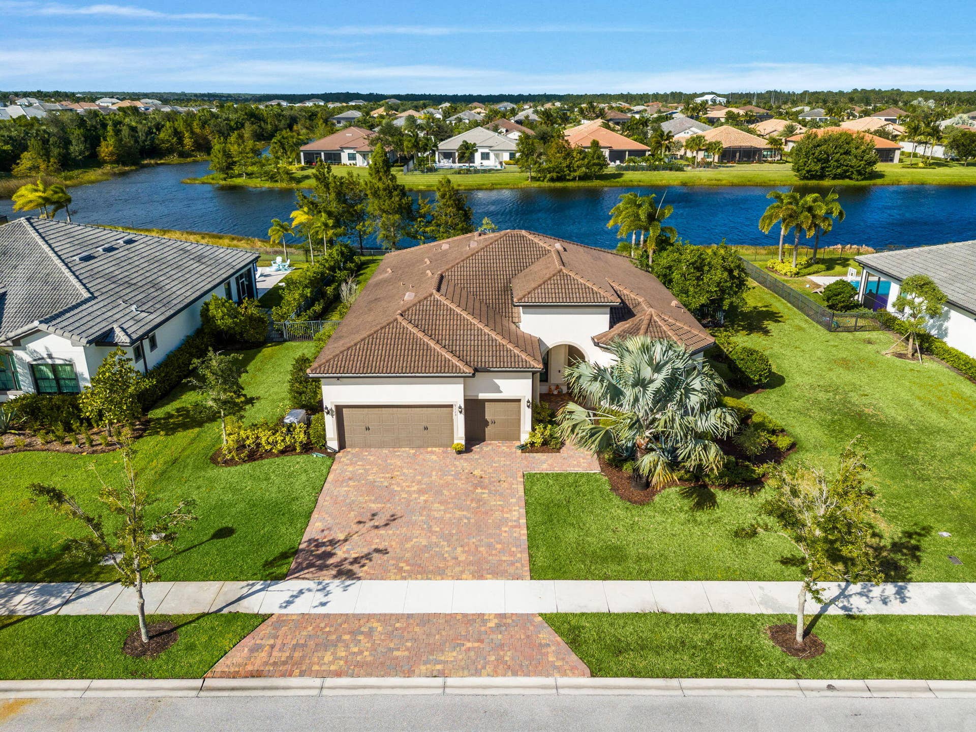 9113 Balsamo Drive, Palm Beach Gardens, FL 33412 54-web-or-mls-DJI_20261026153435_0032_D