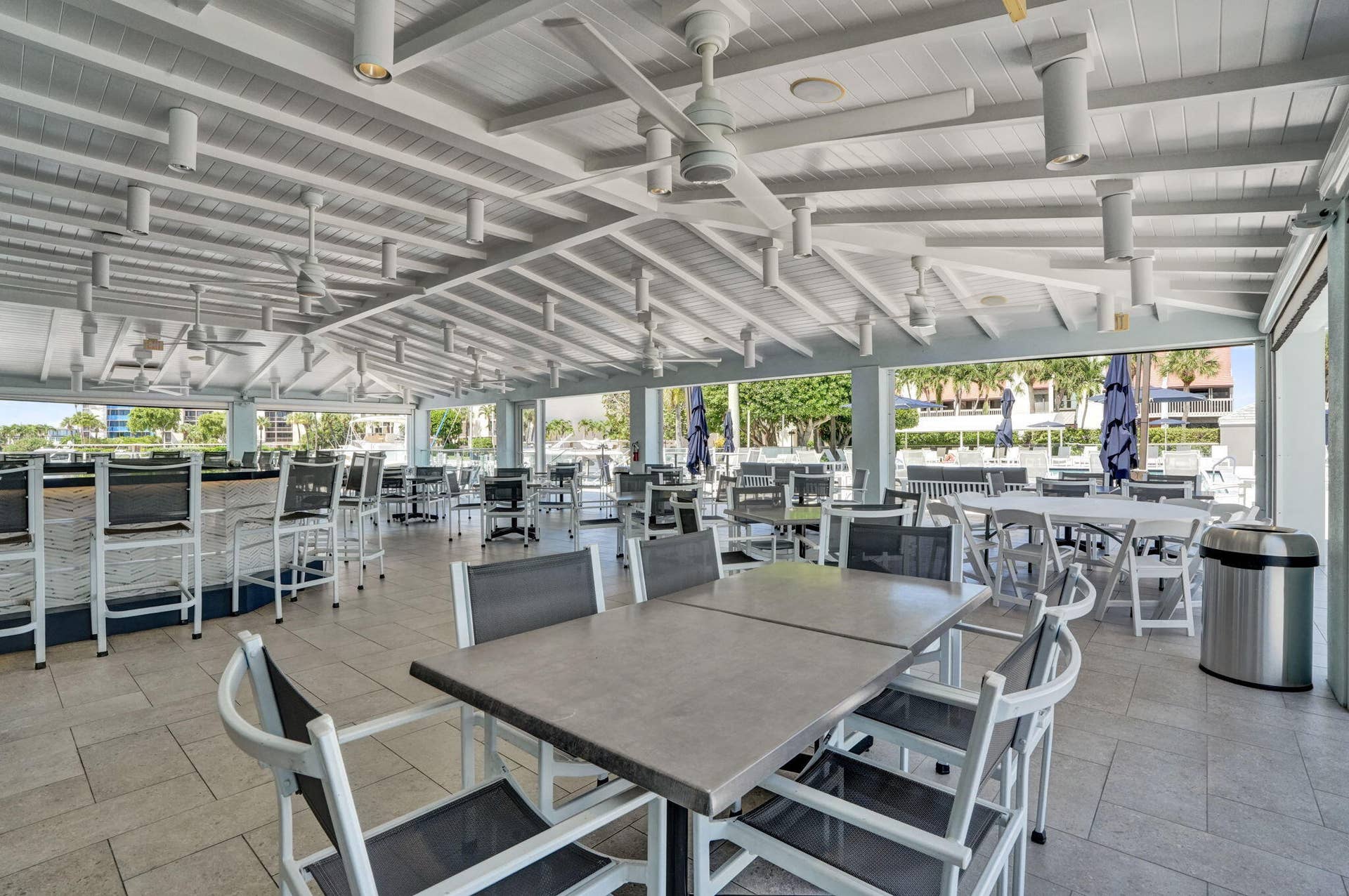124-Club-terrasse-bar-DSC08181