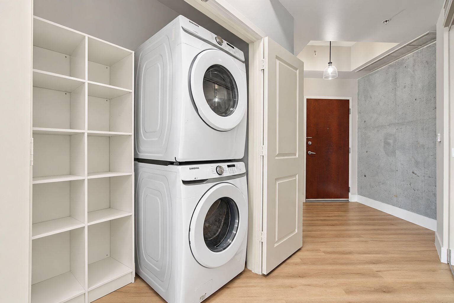 300 S AUSTRALIAN Avenue, #307, West Palm Beach, West Palm Beach, FL 33401 in-unit laundry