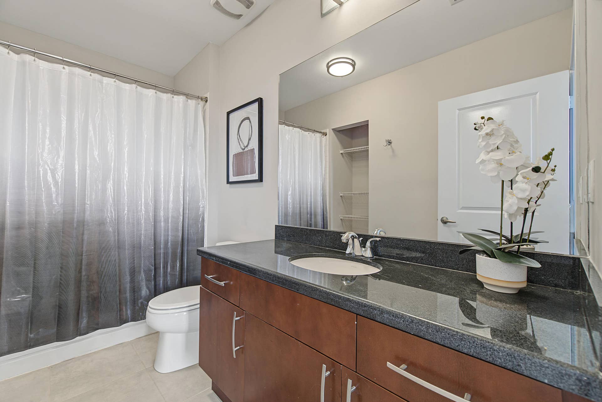 300 S AUSTRALIAN Avenue, #307, West Palm Beach, West Palm Beach, FL 33401 Primary bath with soaking tub
