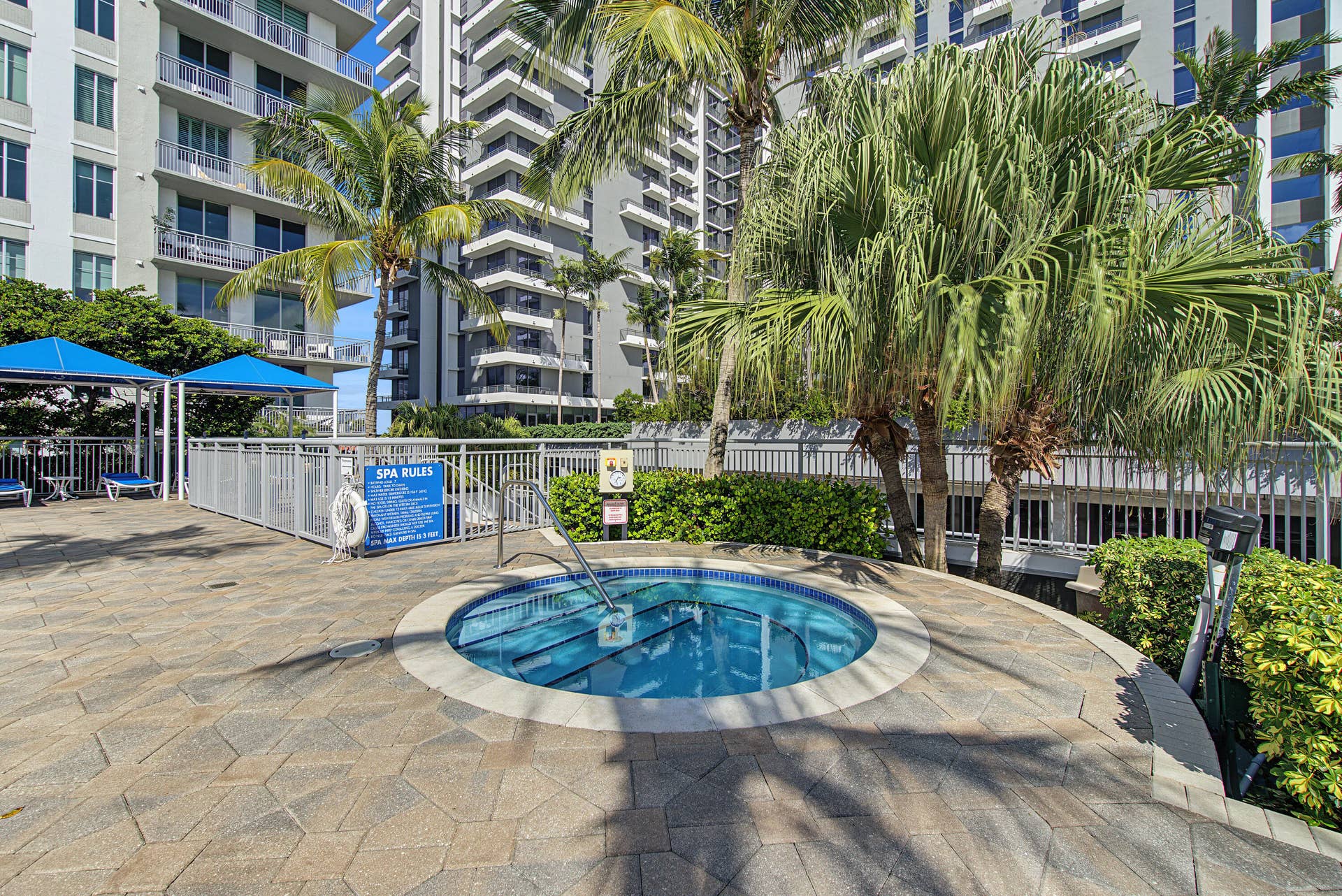300 S AUSTRALIAN Avenue, #307, West Palm Beach, West Palm Beach, FL 33401 spa jacuzzi