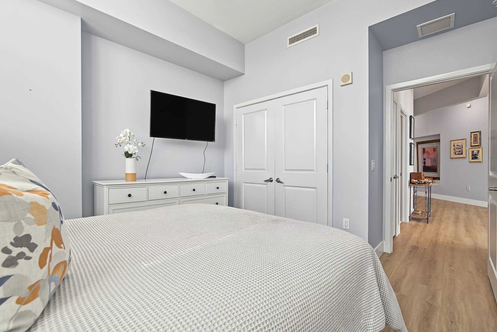 300 S AUSTRALIAN Avenue, #307, West Palm Beach, West Palm Beach, FL 33401 Smart TV