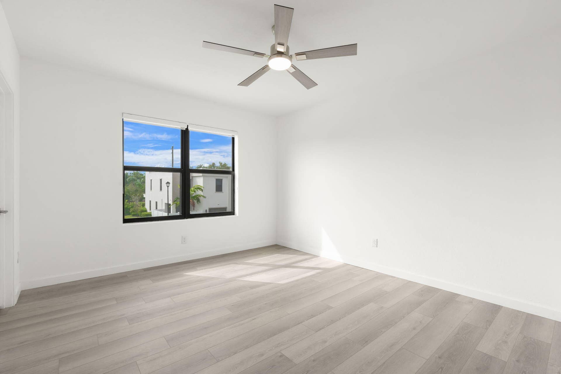 529 NW 17TH Street, Fort Lauderdale, FL 33311 25-web-or-mls-529 NW 17th St, Fort Laude