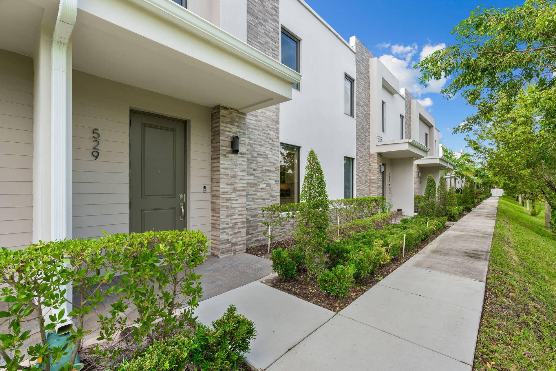 529 NW 17TH Street, Fort Lauderdale, FL 33311 10-web-or-mls-529 NW 17th St, Fort Laude