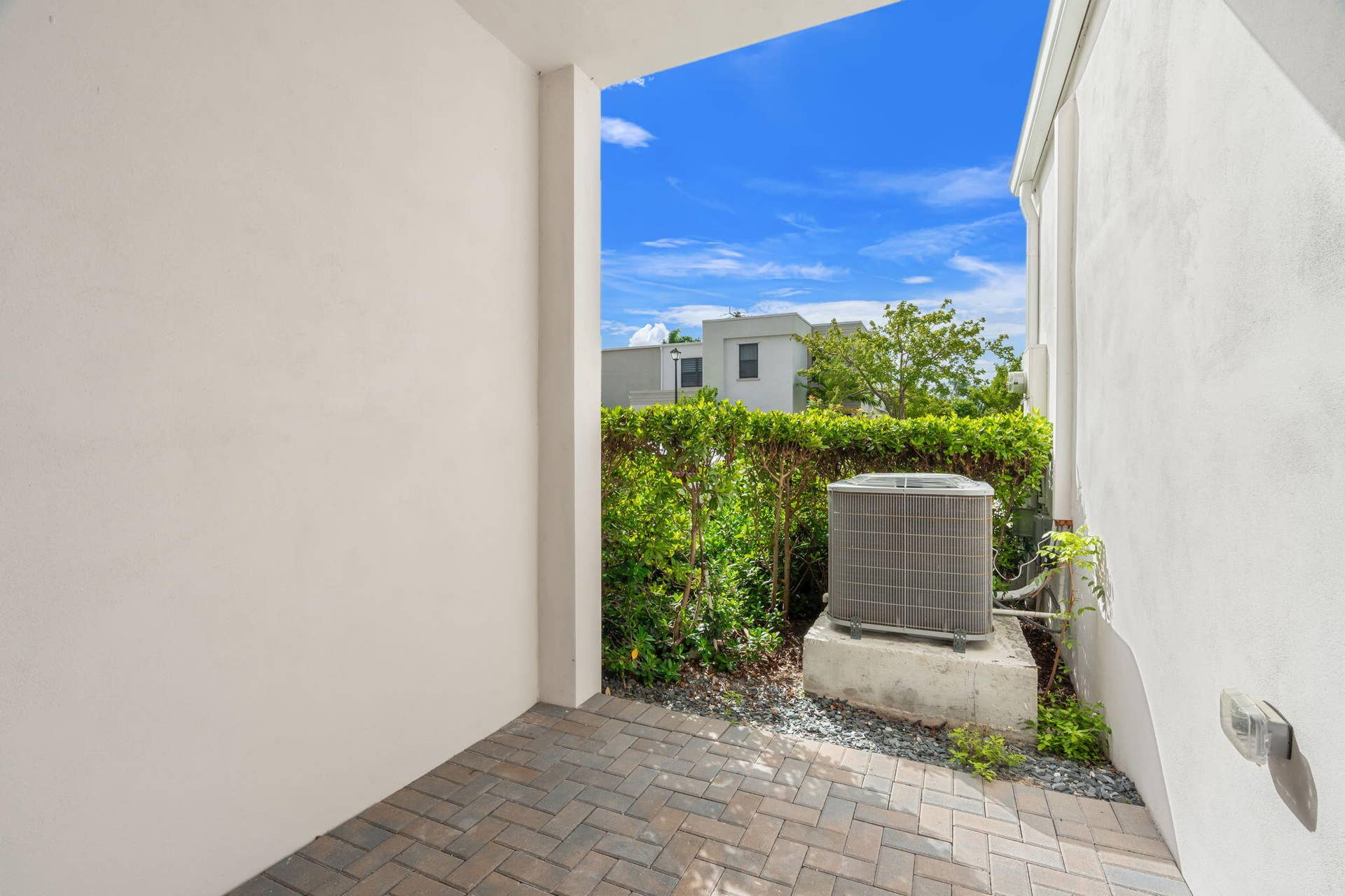 529 NW 17TH Street, Fort Lauderdale, FL 33311 17-web-or-mls-529 NW 17th St, Fort Laude