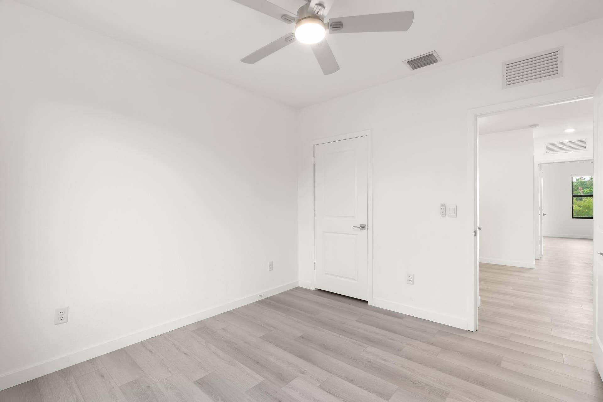529 NW 17TH Street, Fort Lauderdale, FL 33311 21-web-or-mls-529 NW 17th St, Fort Laude