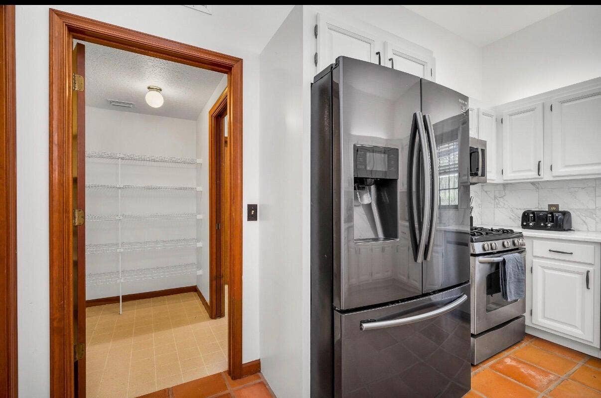 1324 N Lakeside Drive, Lake Worth Beach, FL 33460 IMG_4931