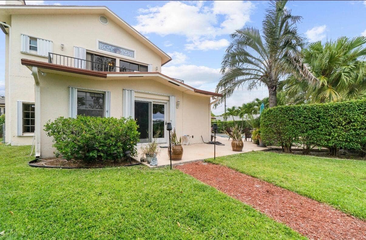 1324 N Lakeside Drive, Lake Worth Beach, FL 33460 IMG_5056