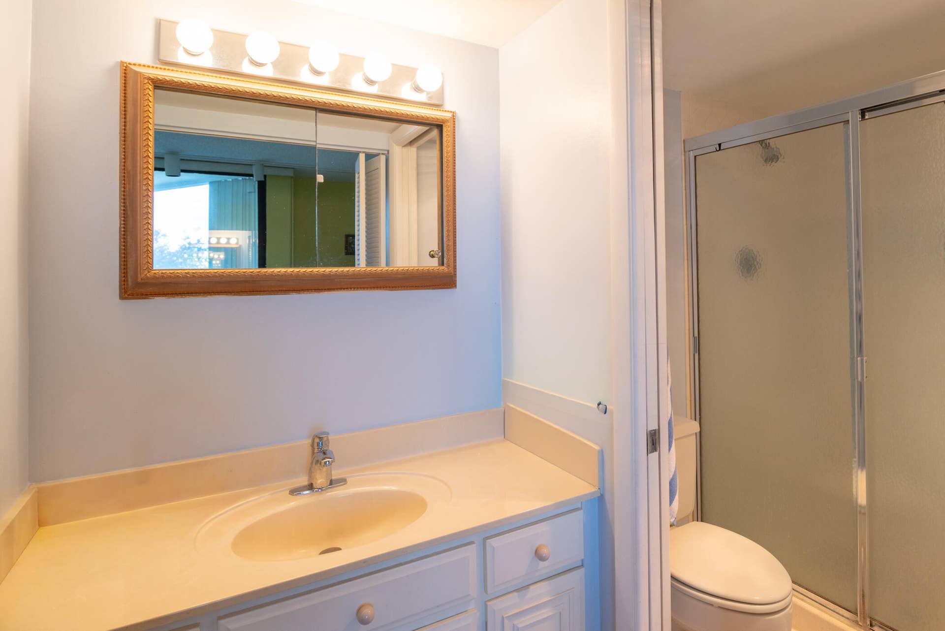 2425 PRESIDENTIAL Way, #201, West Palm Beach, FL 33401 Clark 2425 Presidential Way 201-018