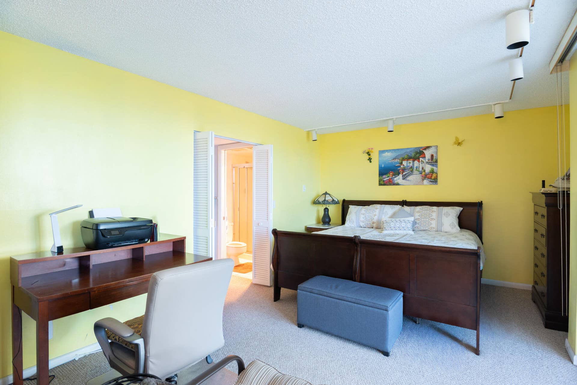2425 PRESIDENTIAL Way, #201, West Palm Beach, FL 33401 Clark 2425 Presidential Way 201-017