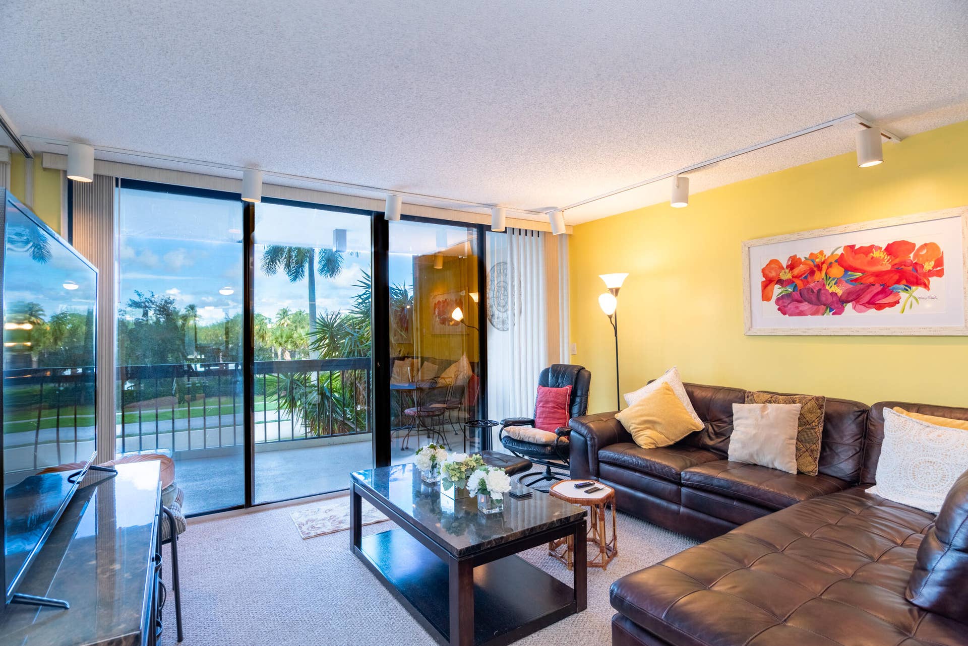 2425 PRESIDENTIAL Way, #201, West Palm Beach, FL 33401 Clark 2425 Presidential Way 201-013