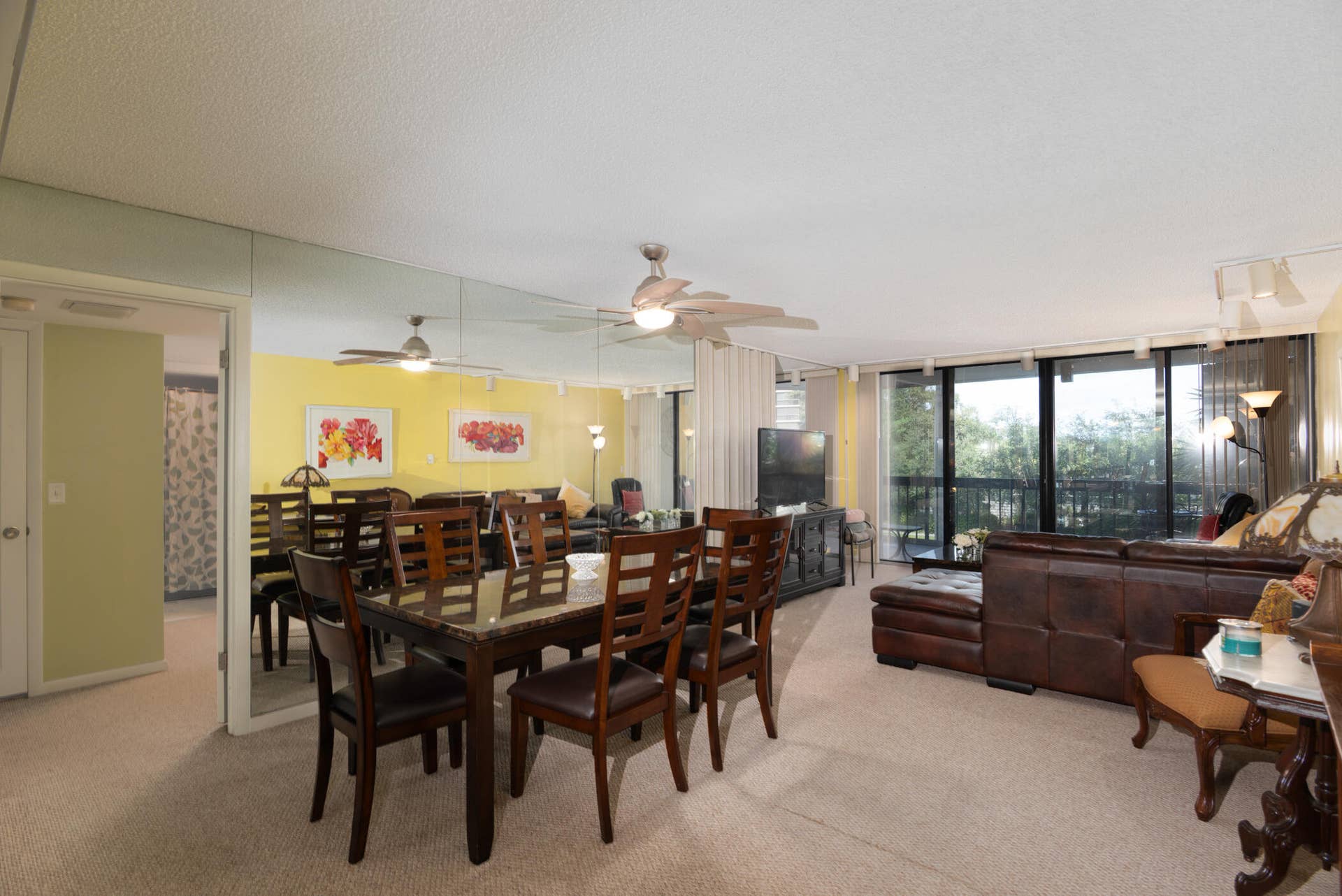 2425 PRESIDENTIAL Way, #201, West Palm Beach, FL 33401 Clark 2425 Presidential Way 201-010