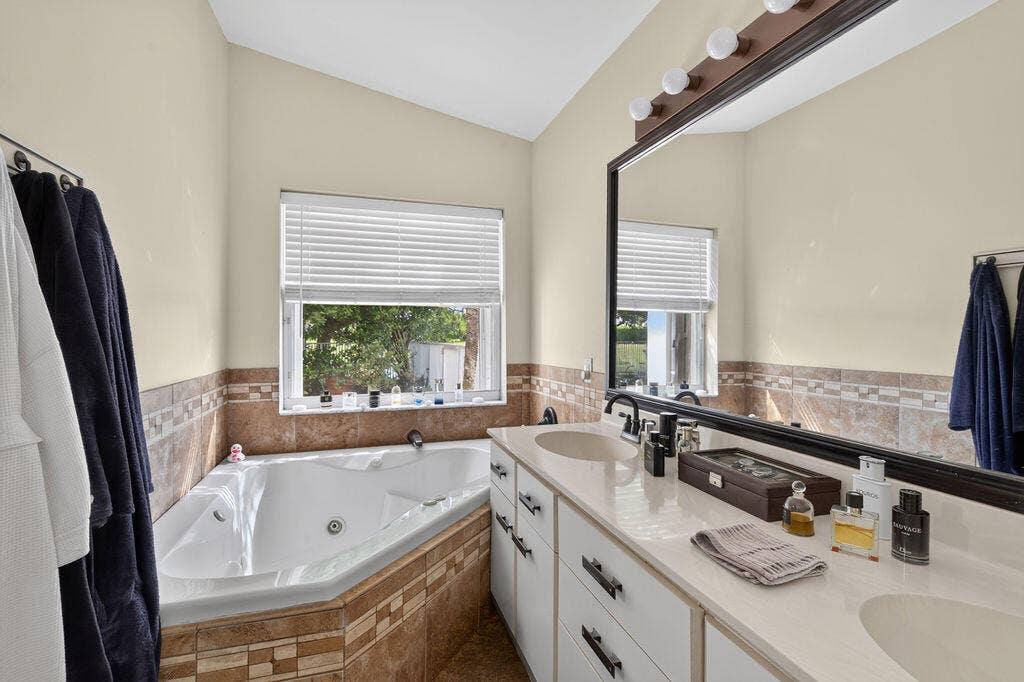740 Lake Wellington Drive, Wellington, FL 33414 Primary Bathroom Jacuzzi Tub