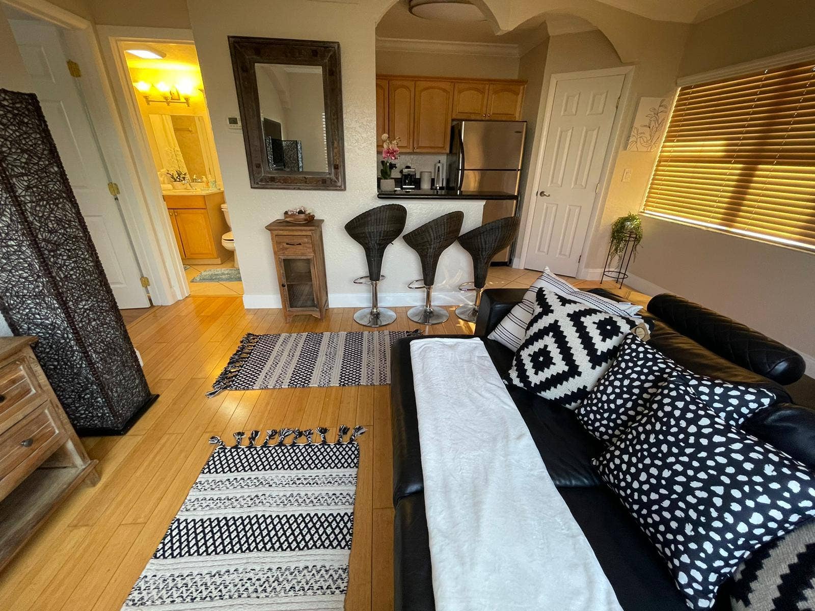 744 NE 14TH Avenue, #16, Fort Lauderdale, FL 33304 Open Bright Floor Plan