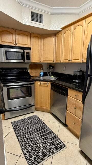 744 NE 14TH Avenue, #16, Fort Lauderdale, FL 33304 Stainless steel Appliances