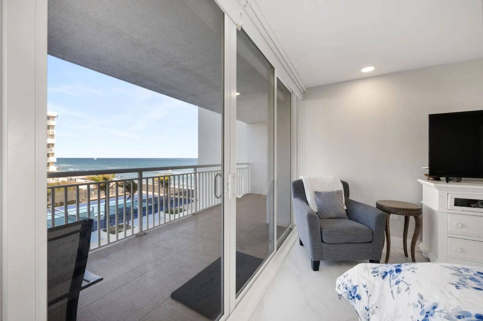 3546 S OCEAN Boulevard, #527, South Palm Beach, FL 33480 DSC_8030