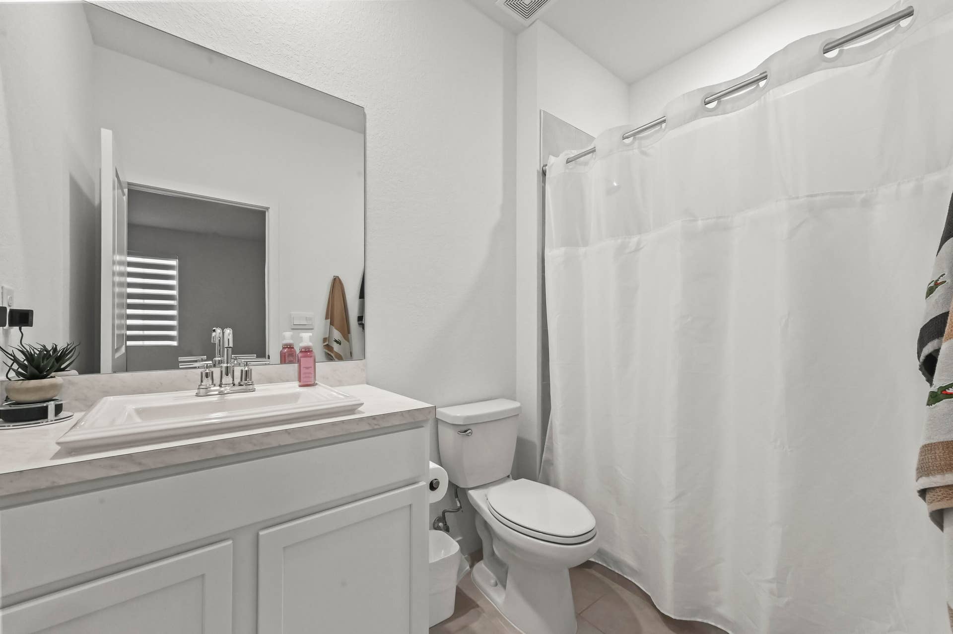 864 NW 3rd Terrace, Pompano Beach, Pompano Beach, FL 33060 26 Bathroom 01