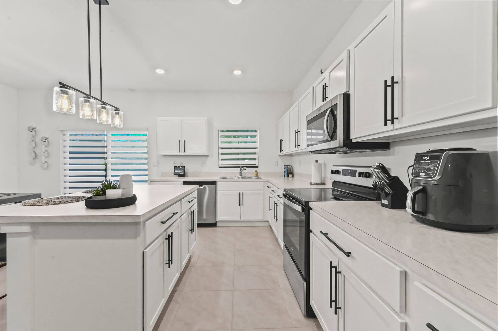 864 NW 3rd Terrace, Pompano Beach, Pompano Beach, FL 33060 13 Kitchen 02